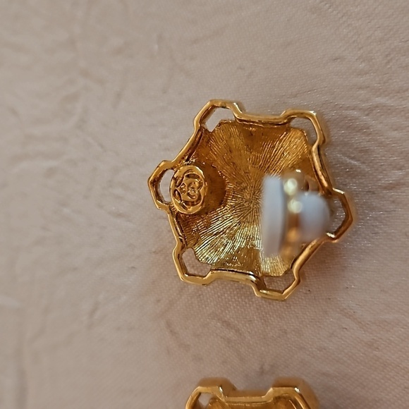 CRYSTALINE Vintage Signed Star Rhinestone on Gold-Tone Clip-on Earrings - Picture 5 of 5